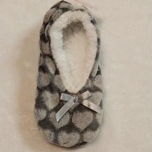 PLUSH LADIES HEART PATTERN SLIPPER SOCKS size 4-10.5
